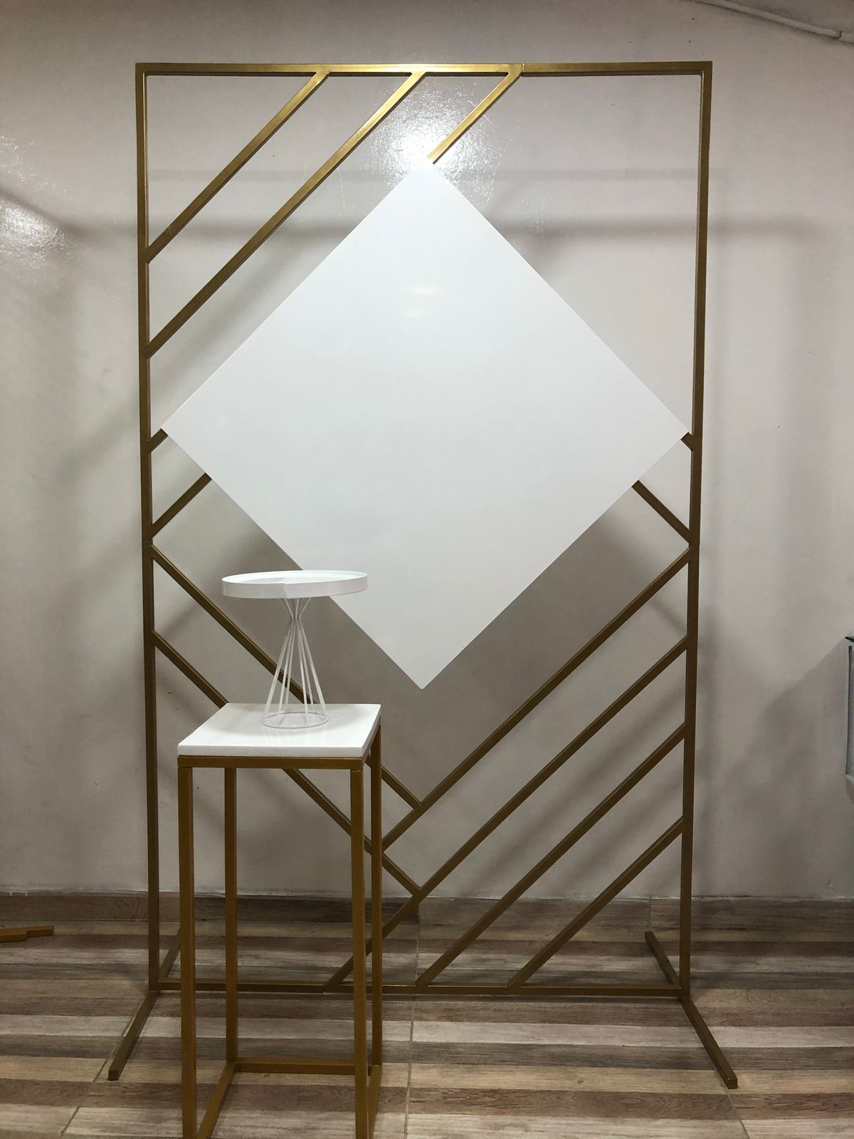 Somos una empresa de eventos que presta servicios de decoración, fotografía, recreación y sonido. Brindamos un servicio integral y personalizable.